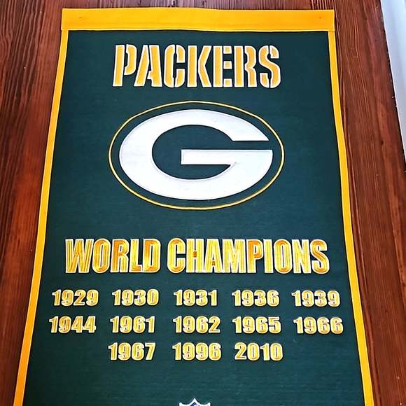 Green Bay Packers NFL Championship Dynasty Banner - Picture 3 of 8